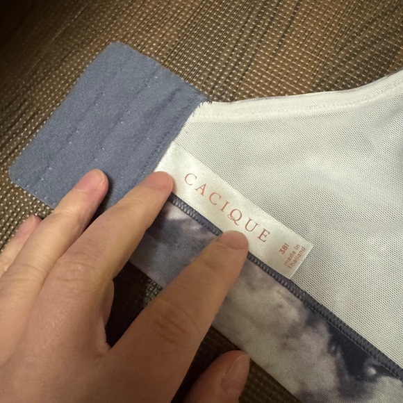 2/$25 Cacique Comfort Bliss Lightly Lined No-Wire Bra in floral 38I, EUC - Picture 6 of 7